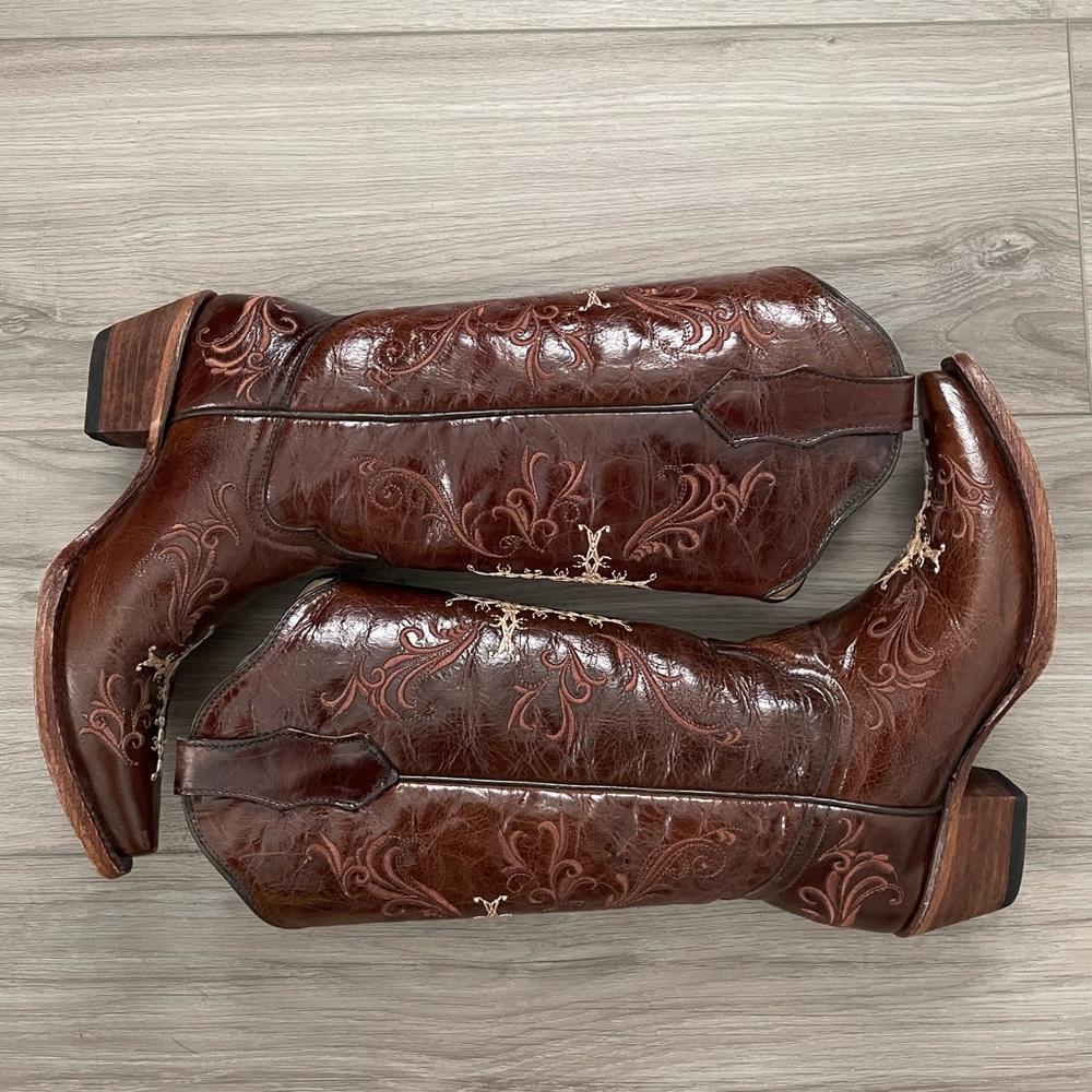 Women’s US 6 M Corral Circle G Cognac Cross Embroidered Snip Toe Boot Western